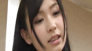 मोहक जपानी किशोरवयीन कुत्री तिच्या खडबडीत स्त्रीरोगतज्ञाला चष्मा घातलेली तिची केसाळ मांजर चाटू देते. AvIdolz सेक्स क्लिप मधील तो ओंगळ लेस्बियन सेक्स पहा!
